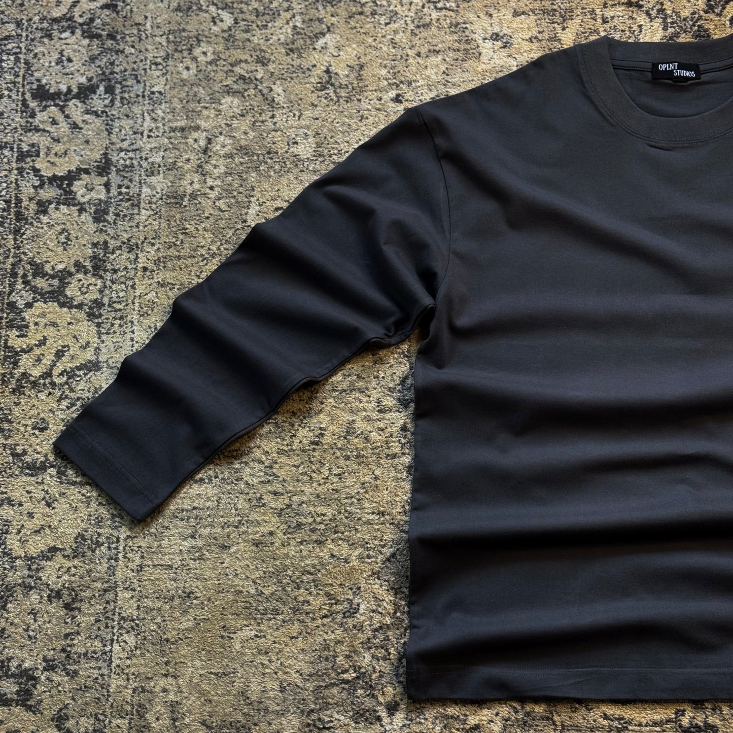 oplnt- Black basic longsleeve